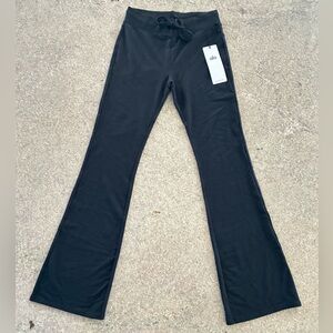 ALO Yoga Sway Bootcut Sweatpants Black sz Small inseam 32" NWT